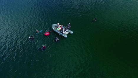 Club-De-Buceo-En-El-Gran-Parque-Natural-De-Agua-Dulce-Del-Lago-Laukezers---órbita-Aérea