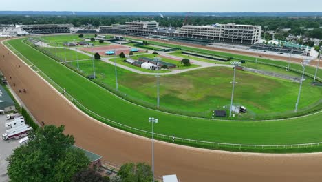 Pista-De-Carreras-De-Caballos-Del-Derby-De-Kentucky-En-Churchill-Downs-En-Louisville,-Kentucky