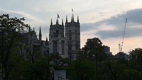 Mirando-Hacia-La-Abadía-De-Westminster,-Westminster,-Londres,-Reino-Unido