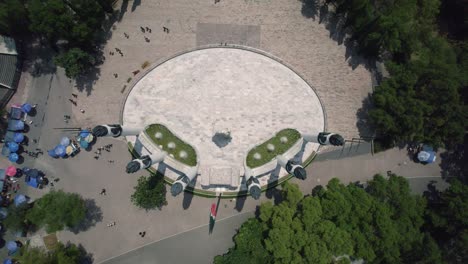 Luftaufnahme-Aus-Der-Vogelperspektive-über-Dem-Unabhängigkeitsdenkmal-Altar-A-La-Patria-Im-Park-Chapultepec