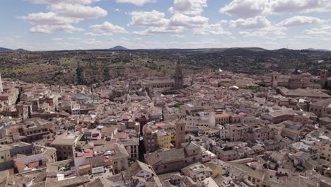 Wunderschöne-Architektur-Und-Stadtbild-Von-Toledo,-Spanien