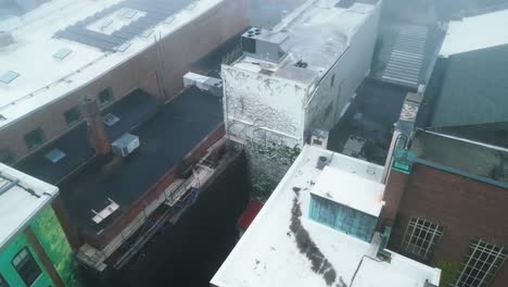 Stadtgebäude-In-Niedrigen-Nebelwolken-In-Der-Innenstadt-Von-Northampton,-Massachusetts,-USA