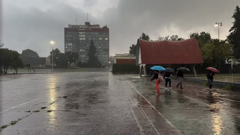 Cu-Unam-Bajo-La-Lluvia,-Un-Día-En-Timelapse