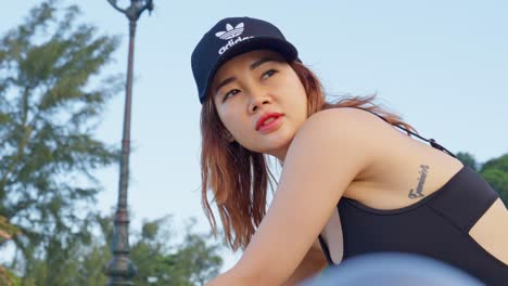 Close-up-of-a-sporty-girl-with-beautiful-face-on-the-beach