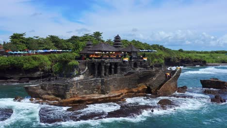 Tanah-Lot-Temple-On-A-Large-Coastal-Rock-In-Bali,-Indonesia---aerial-drone-shot