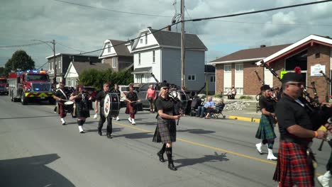 Banda-De-Música-En-El-Nuevo-Desfile-De-La-Feria-De-Otoño-De-Liskeard