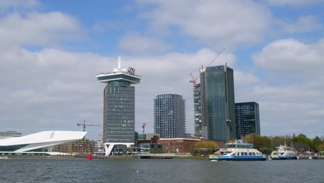 A&#39;dam-Tower,-B&#39;Mine-Tower-Und-Eye-Film-Museum-Am-Ufer-Des-Flusses-IJ-In-Amsterdam,-Niederlande