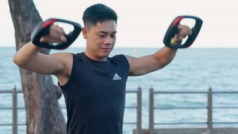 Close-up-of-a-sporty-man-workout-for-Shoulder