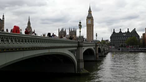 Vista-Del-Big-Ben-Sobre-El-Puente-De-Westminster,-Londres,-Reino-Unido