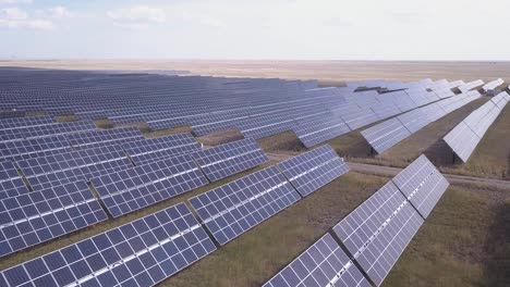 Paneles-Solares:-Muchos-Megavatios-De-Energía-Aprovechados-Del-Sol-De-La-Pradera.