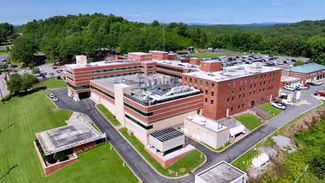 Luftorbit-Wilkes-Medical-Center-In-Wilkesboro-Und-North-Wilkesboro,-NC