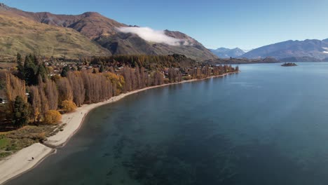 Aerial-birds-eye-view-of-lake-Wanaka-tourist-spot-during-Fall-in-New-Zealand,-mountain-landscape