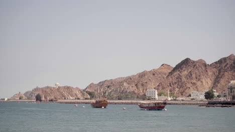 Traditional-Dhow-boats-in-Mutrah-bay,-Muscat,-Oman