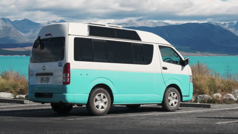 Turquoise-camper-van-parked-in-front-of-epic-Mountain-vista-in-New-Zealand