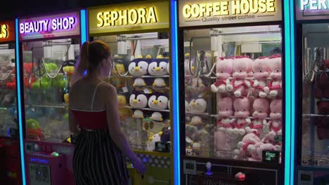 Claw-Machines-With-Cute-Stuffed-Animal-Prizes