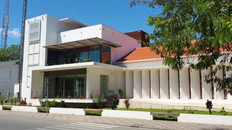 Una-Vista-Del-Archivo-Y-Museo-De-La-Resistencia-Timorense,-Popular-Destino-Turístico,-En-La-Ciudad-Capital-De-Dili,-Timor-Oriental