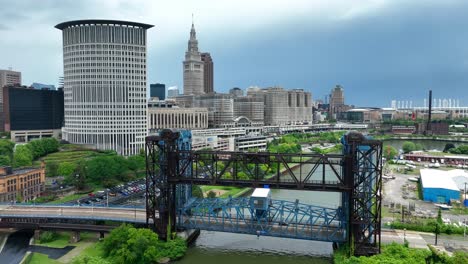 Downtown-Cleveland,-Ohio-riverfront