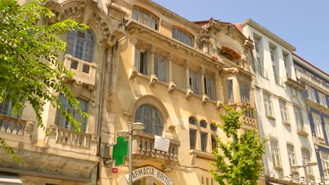 Mittelalterliche-Architektur-Entlang-Der-Liberty-Avenue-Im-Historischen-Zentrum-Von-Braga,-Portugal