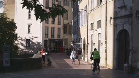 Street-scene-of-Pau,-capital-of-Pyrénées-Atlantiques,-South-West-region-of-France