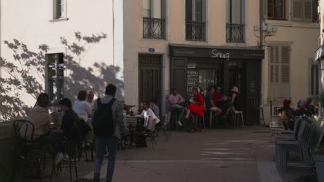 Street-scene-of-Pau,-capital-of-Pyrénées-Atlantiques,-South-West-region-of-France