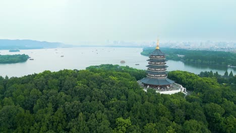 Alte-Leifeng-Pagode-Und-Skyline-Der-Stadt-In-Hangzhou