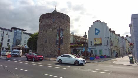Waterford-City-Centre-Reginalds-tower-built-by-the-Vikings-tourist-attraction-in-the-Viking-Triangle