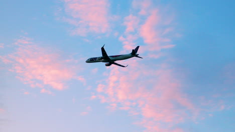 A-plane-from-the-Polish-airline-LOT-takes-off-from-its-home-airport-in-Warsaw-Chopin-during-sunset