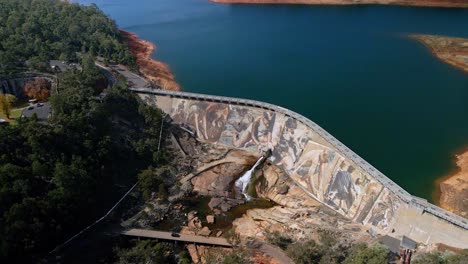 Aerial-view-over-Wellington-Dam-Hydro-Power-Station,-Collie,-Western-Australia---orbit-up-down,-drone-shot