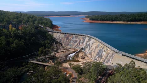 Aerial-view-over-Wellington-Dam-mural-in-Collie,-Western-Australia---orbit,-drone-shot