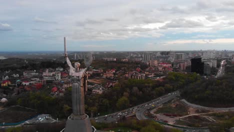 Madre-Urkaine,-Estatua,-Monumento,-Murmurar-Ucrania,-Udssr,-Logo,-Antiguo,-Asiento-De-Sol,-Hermoso,-Cine