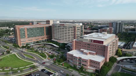 Uchealth-Anschutz-Hospital-De-La-Universidad-De-Colorado,-Centro-De-Salud-Académico