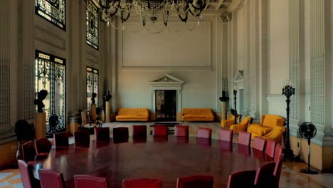 Neoklassizistisches-Interieur-Des-Adelssaals-Im-Finanzministerium-In-Rio-De-Janeiro,-Brasilien