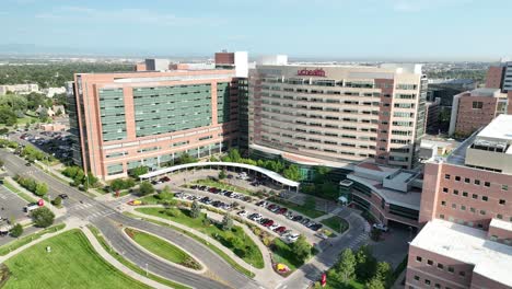 Aerial-arc-view-of-UCHealth-Anschutz-Inpatient-Pavilion-in-Aurora,-Colorado