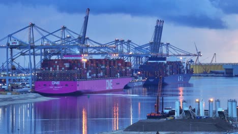 Das-Fast-24-Tonnen-Schwere-Containerschiff-„One-Infinity“-Kam-Auf-Seiner-Jungfernfahrt-Im-Hafen-An