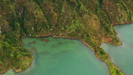 Aerial-drone-shot-of-Lagoa-do-Fogo-in-Sao-Miguel-island,-Azores---Portugal
