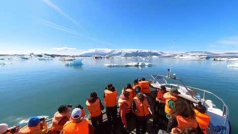 Bootsausflug-In-Die-Gletscherlagune-Islands