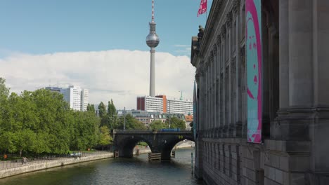 Berliner-Fernsehturm-Am-Horizont