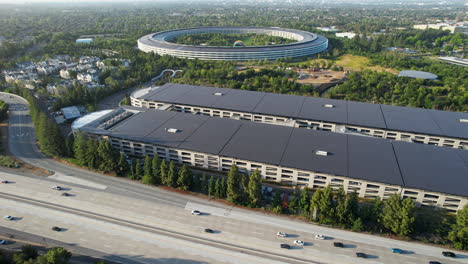 Aerial-View-of-Apple-Park-Headquarters-in-Cupertino,-California,-Alongside-Interstate-280