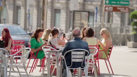 Outdoors-café-in-central-Madrid,-Spain-on-summer-day