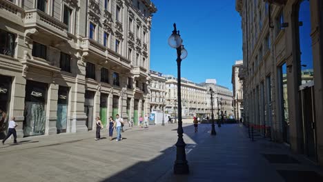 Centro-De-La-Ciudad-Entre-Edificios-Antiguos-Y-Bares