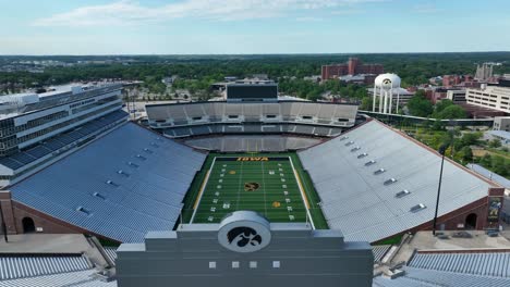 Estadio-De-Fútbol-Iowa-Hawkeyes-En-La-Universidad-De-Ia