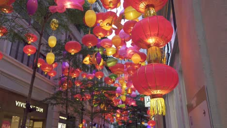 Hängende-Dekoration-Einer-Chinesischen-Laterne-Auf-Der-Straße-Für-Das-Mittherbstfest