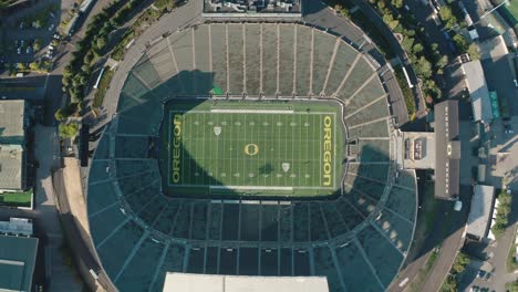 Top-down-satellite-view-of-Autzen-Stadium-on-the-University-of-Oregon-campus-in-Eugene,-Oregon