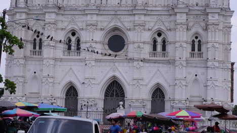 Tilt-down-Santa-Ana-Cathedral-facade-to-street-view-in-El-Salvador