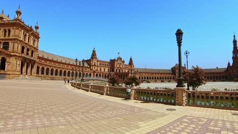 Vídeo-4k-De-La-Impresionante-Plaza-De-España,-Sevilla,-Andalucía,-España,-Construida-Para-La-Exposición-Iberoamericana-De-1929,-Diseñada-Por-Aníbal-Gonzalez