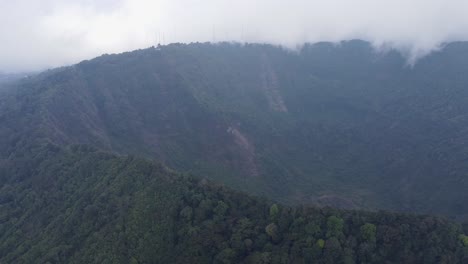 Misty-cloud-flyover:-Rim-of-massive-San-Salvador-volcano-crater