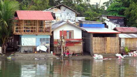 Homes-and-houses-are-set-on-the-side-of-the-water-in-Davao-City,-the-Philippines