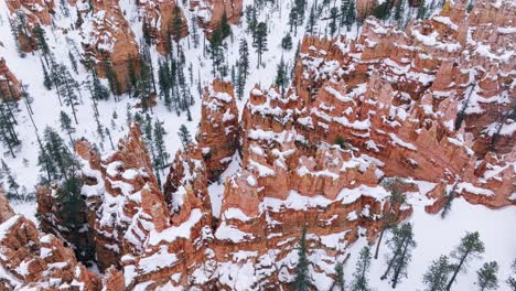 Snow-Covered-Bryce-National-Park-In-Utah,-USA---aerial-drone-shot