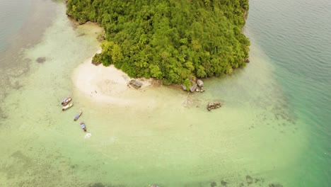 Drohnenansicht-Der-Ruhigen-Schönheit-Der-Insel-Poda-Im-Tropischen-Thailand