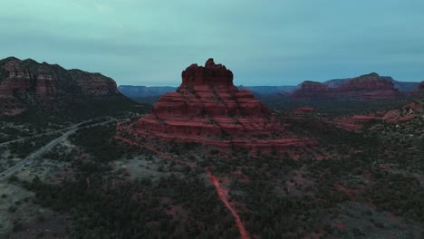 Red-Sandstone-Buttes-In-Sedona,-Arizona-At-Sunset---aerial-drone-shot